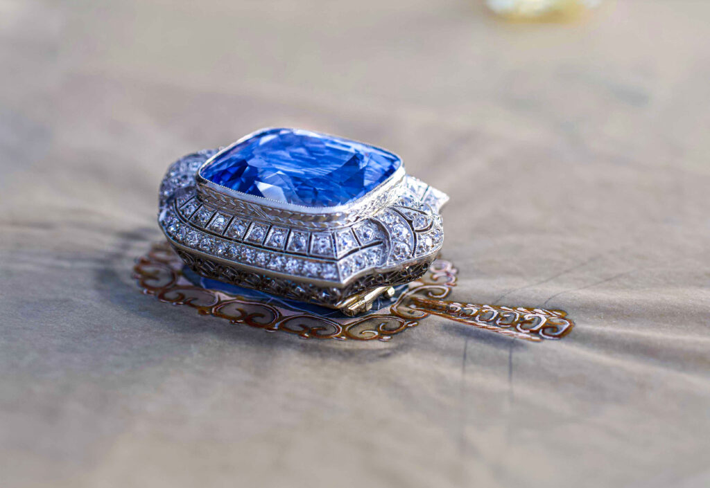 47 carat Sapphire Art Deco Brooch with 15 Carat Diamond Setting