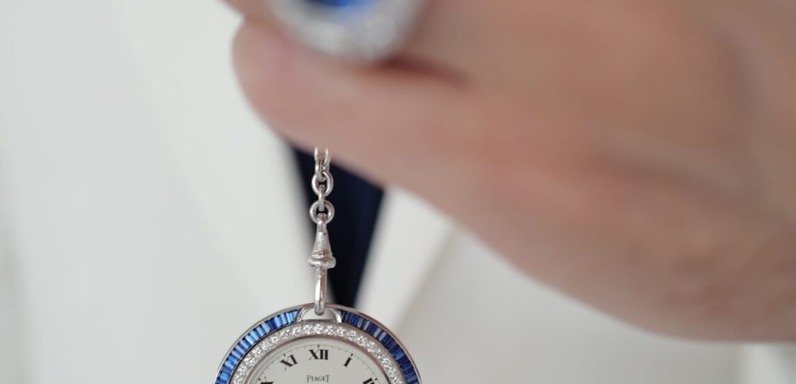 How to Wind a Vintage Watch: A Comprehensive Guide
