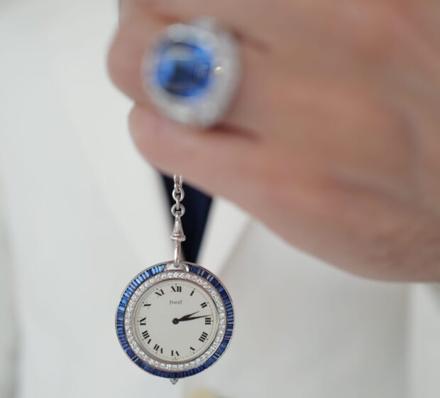 How to Wind a Vintage Watch: A Comprehensive Guide