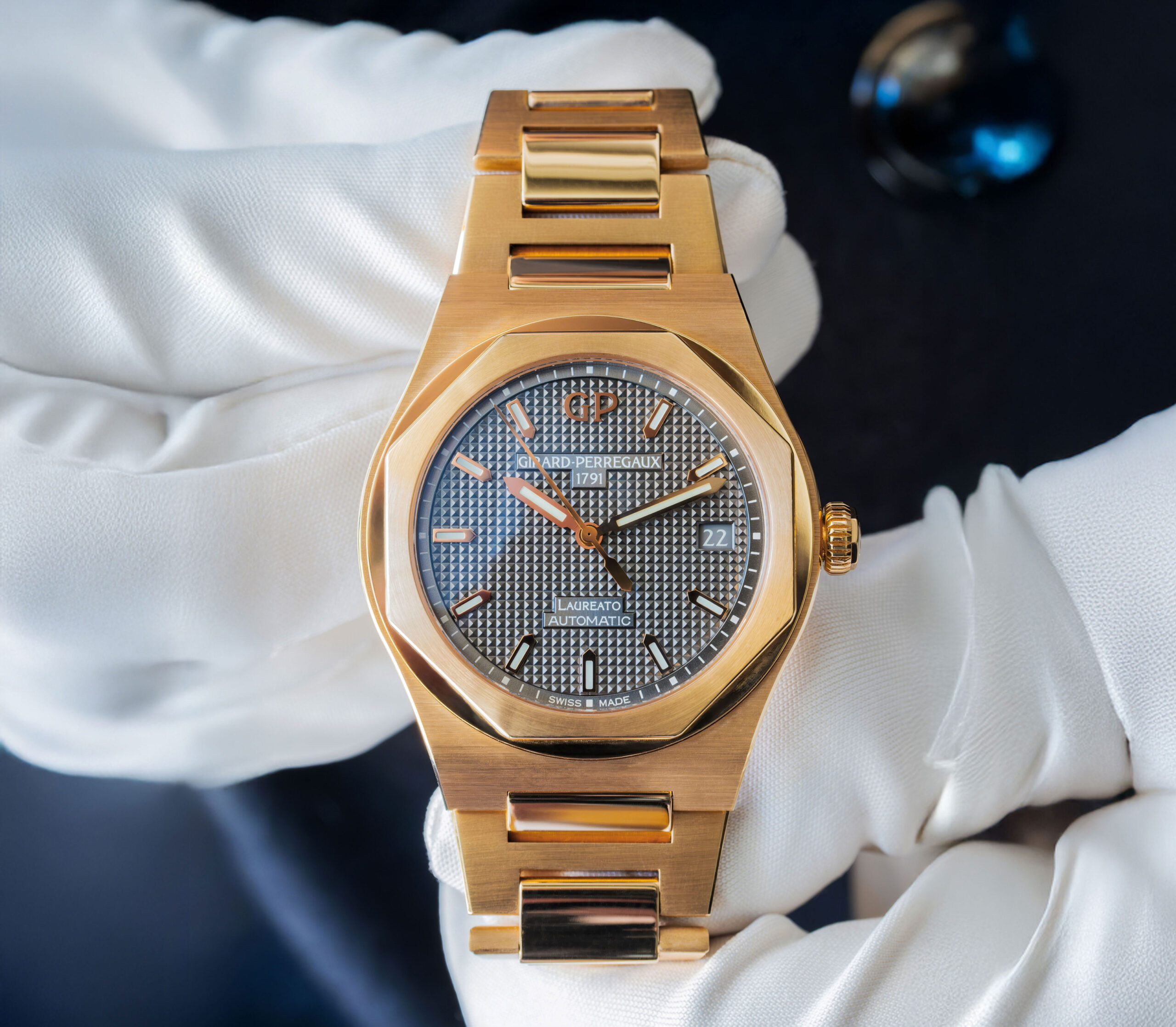 Girard-Perregaux Laureato