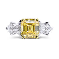 Кольцо с бриллиантом в цвете fancy vivid yellow