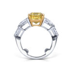 Кольцо с бриллиантом в цвете fancy vivid yellow