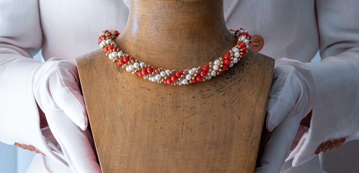 How to assess the authenticity and value of vintage jewelry