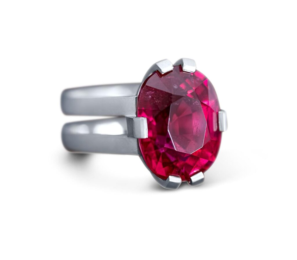 Bague en rubellite ovale de 10,84 carats