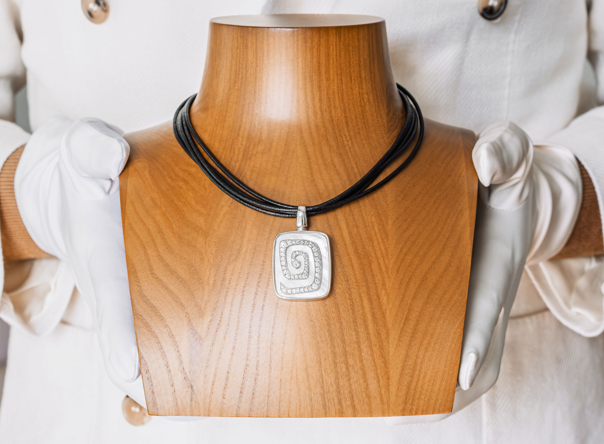 Quand chaque minute compte : comment gérer une vente urgente de bijoux sans compromettre leur véritable valeur