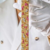 Bracelet en or au motif torsadé serti de rubis et de diamants des années 1970