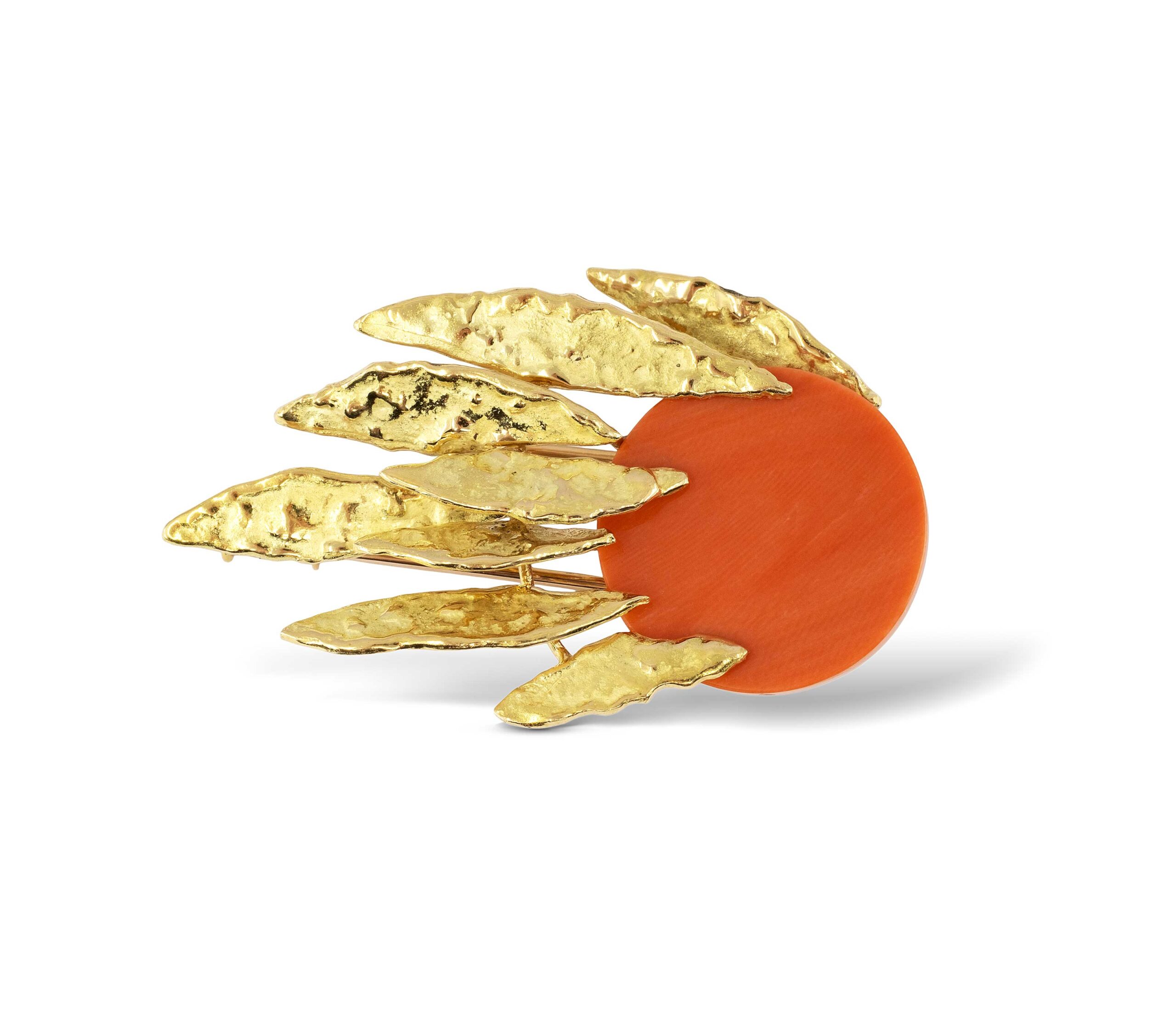 Винтажные броши Chaumet с кораллом и 18-каратным золотом