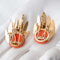 Винтажные броши Chaumet с кораллом и 18-каратным золотом