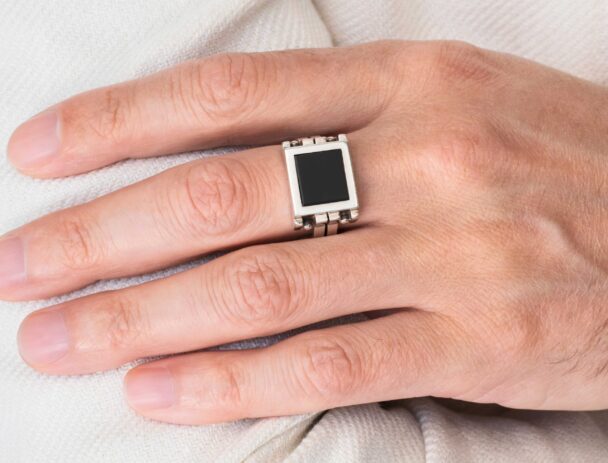 Jewelry Service Insights: The Role of Appraisals and Insurance Valuation