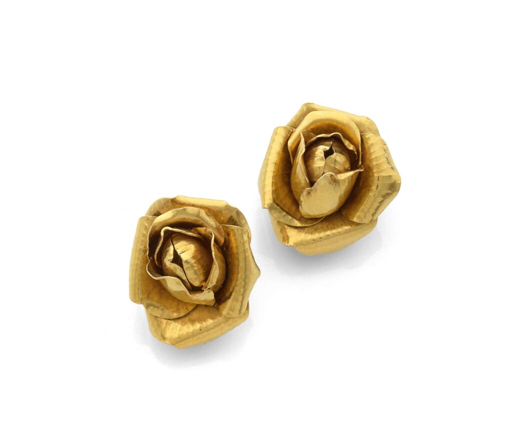 Boucles d&rsquo;Oreilles Herm&egrave;s P&eacute;tales de Rose Des Ann&eacute;es 1970