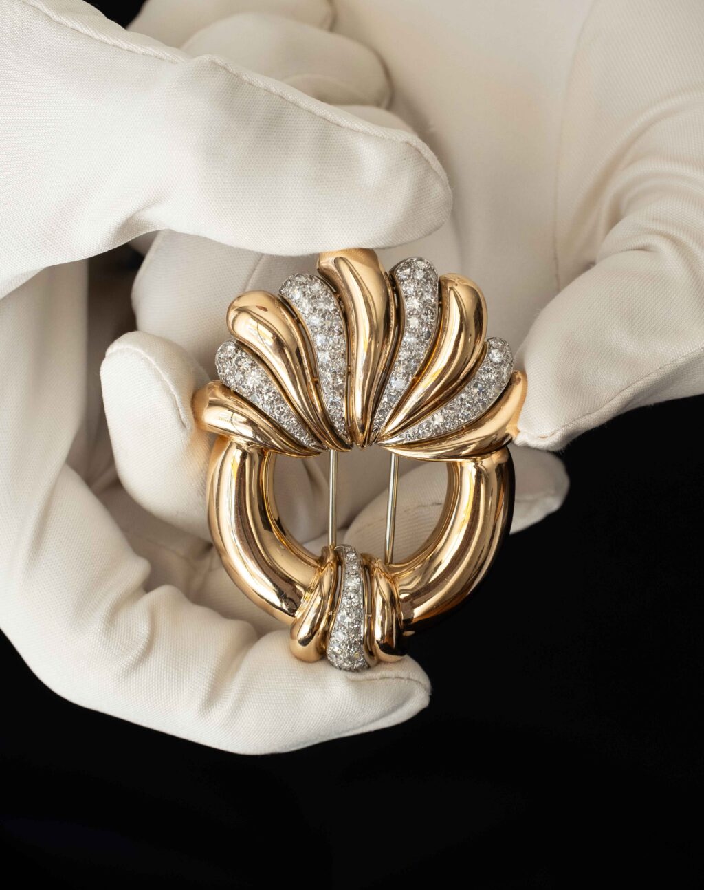 Round Diamond Brooch in Gold and Platinum