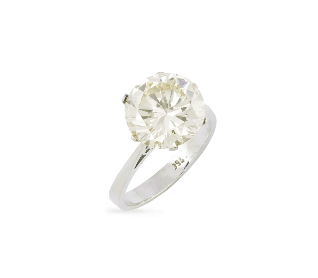 Solitaire Diamond Ring in 18K White Gold