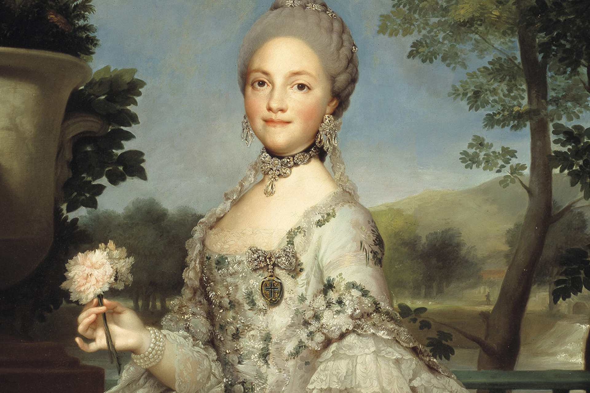 Isabella Borbone Parma, Archduchess of Austria wearing large girandole earrings