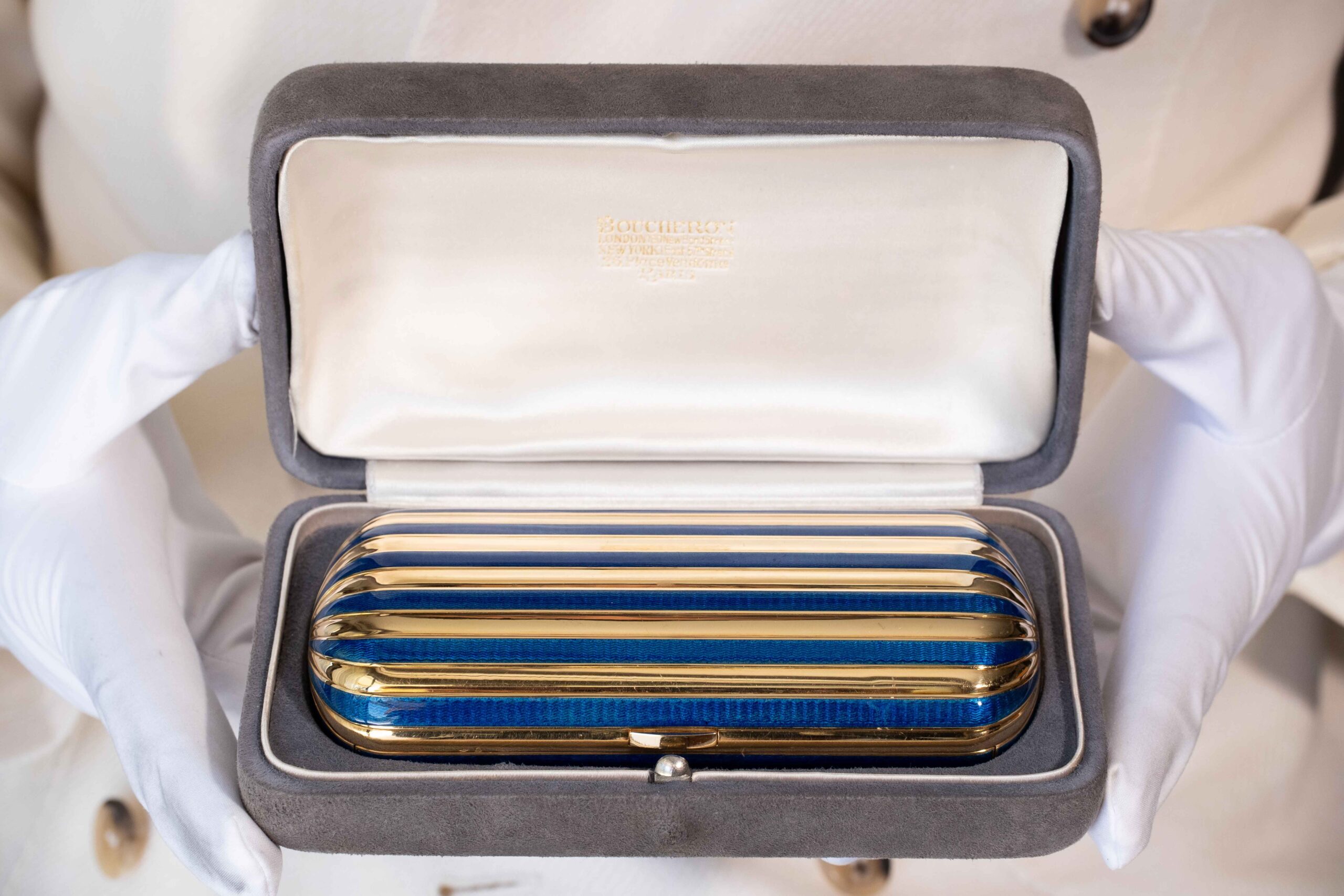 Boucheron Rare Enamel and 18k Gold Minaudiere In Boucheron Case