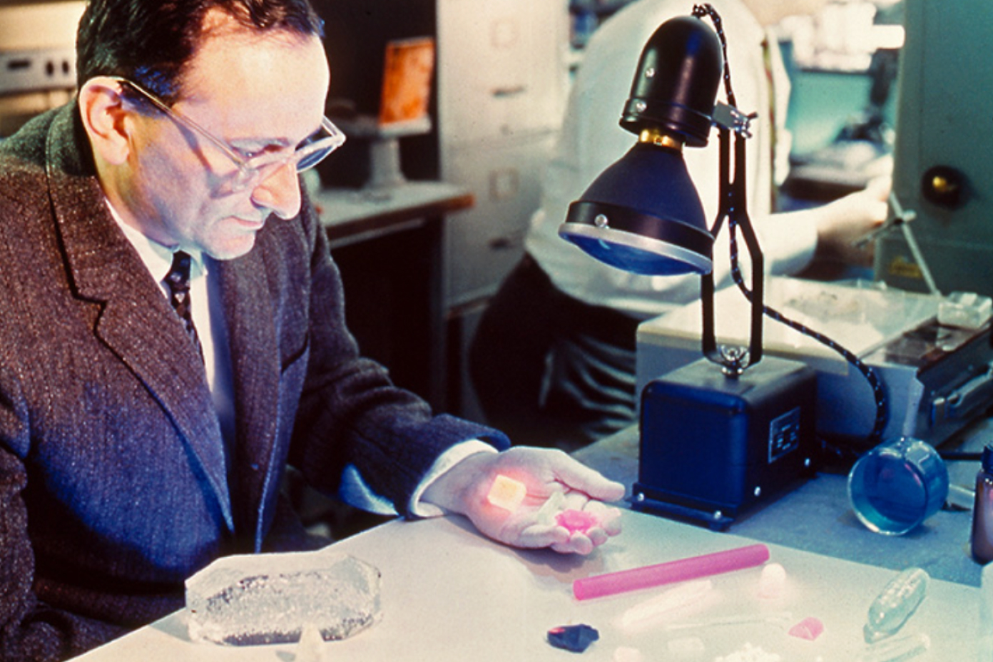 Noted author Kurt Nassau examines gemstones under fluorescence.