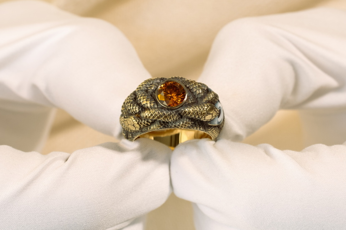 Venethian MAsk Ring on hands