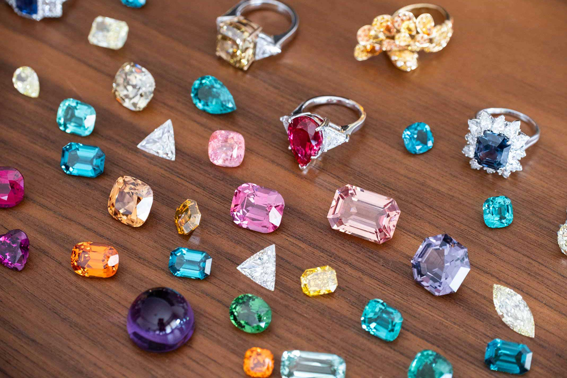 diamonds-stones-jewelry-on-the-table