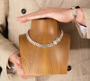 Nous vous présentons notre collection en argent massif : la Ceinture Hermès