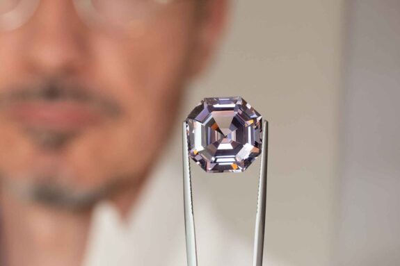 The evolution of diamond cutting: from raw crystal to the eternal brilliance of polished facets