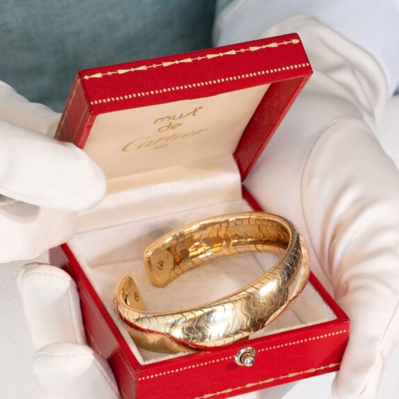 La Philosophie de l&rsquo;Atelier : Comment Cartier a Fait du M&eacute;tier un Langage d&rsquo;&Eacute;ternit&eacute;