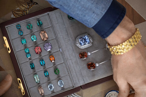 إشراقة الإمارة: كيف صنعت موناكو عبادة الكلاسيكية والأحجار النادرة