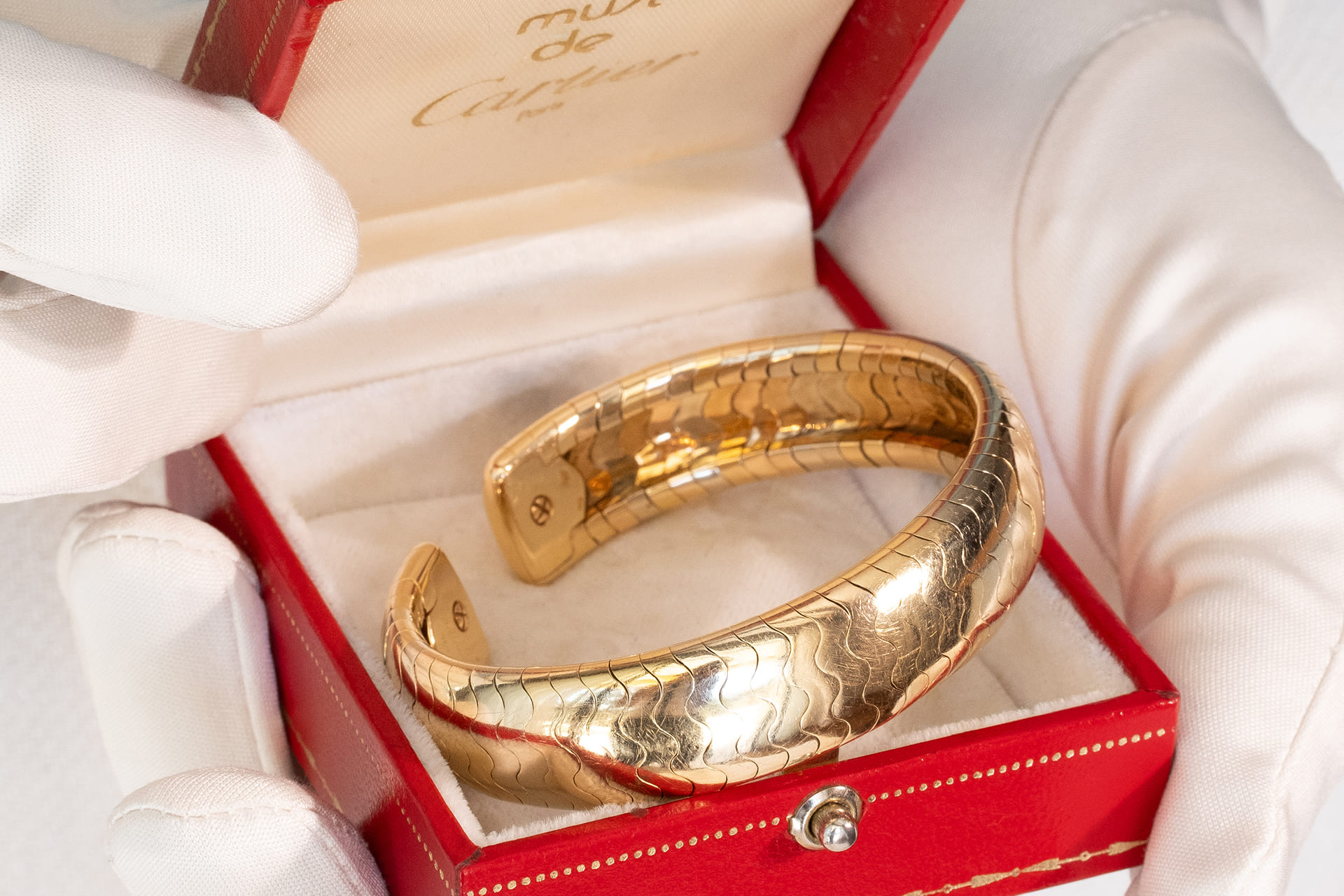 Bracelet Cartier in box white glove