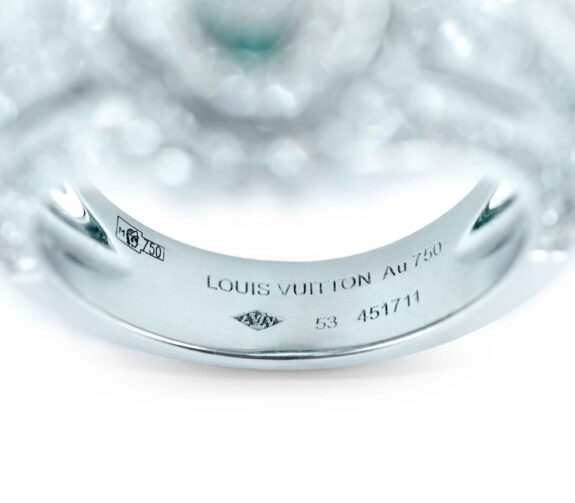 Коктейльное кольцо Louis Vuitton с Зелёным Турмалином огранки &laquo;Кушон&raquo; и Бриллиантами в Белом Золоте 18 Карат