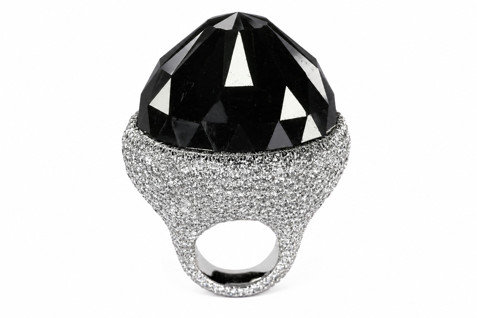 Spirit of de Grisogono black diamond ring, Wikimedia Commons / CC BY-SA 4.0”