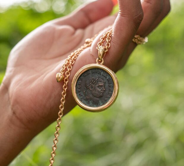 Deux colliers Bulgari Monete rejoignent la collection Grygorian Gallery