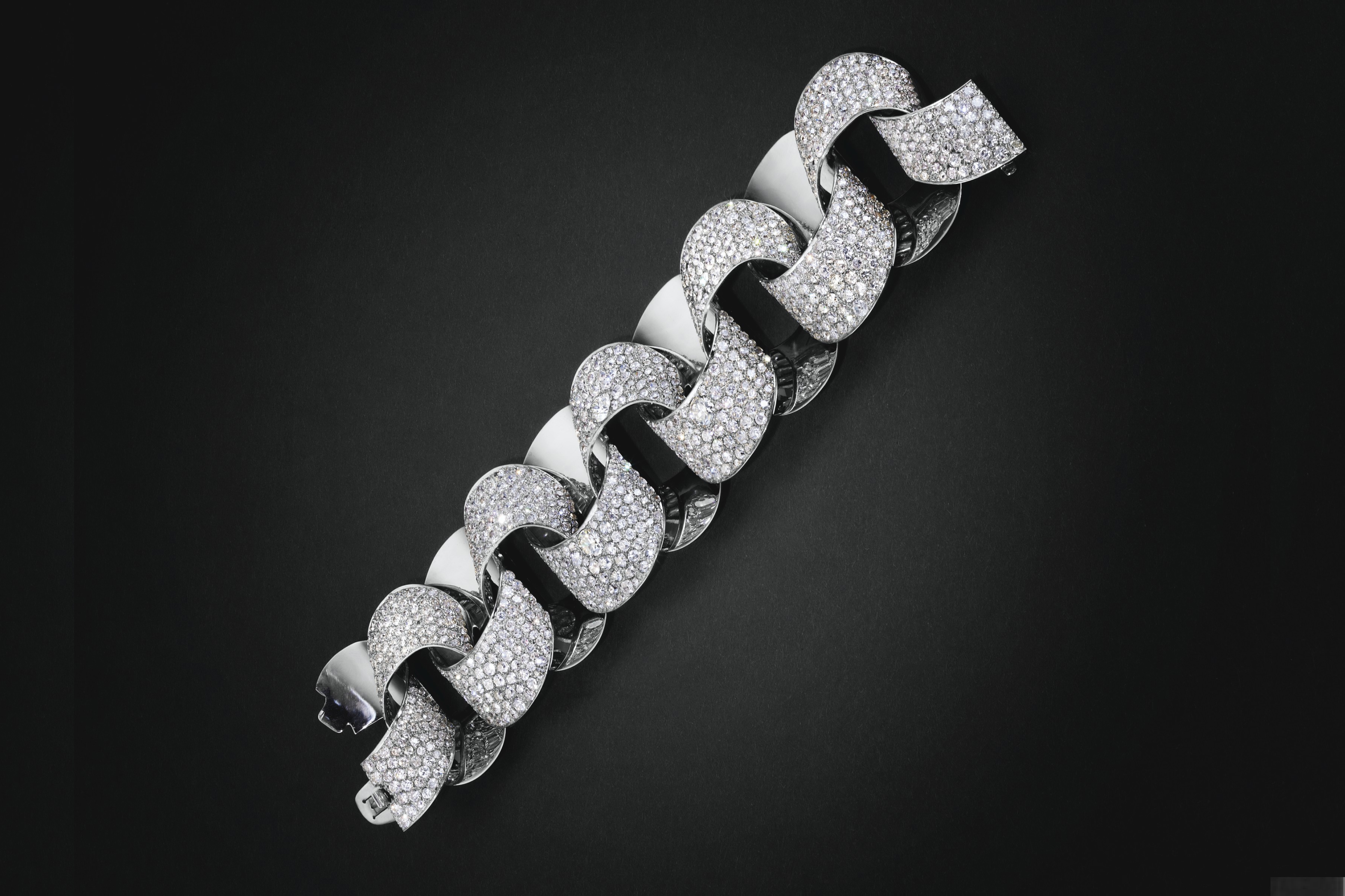 Suzanne Belperron. An exceptional diamond ‘Tube’ bracelet, circa 1948. Sold for $945,000 on 10 December 2024 at Christie’s in New York