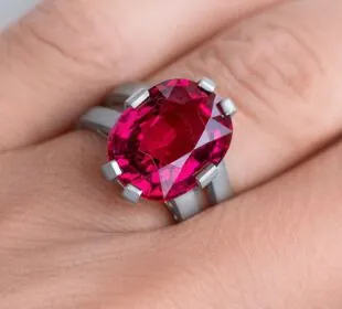 Perfect gifts: How to choose vintage jewelry worth $10,000 or more