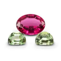 Tourmaline rubellite et paire de tourmalines vertes