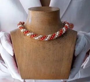 How to assess the authenticity and value of vintage jewelry