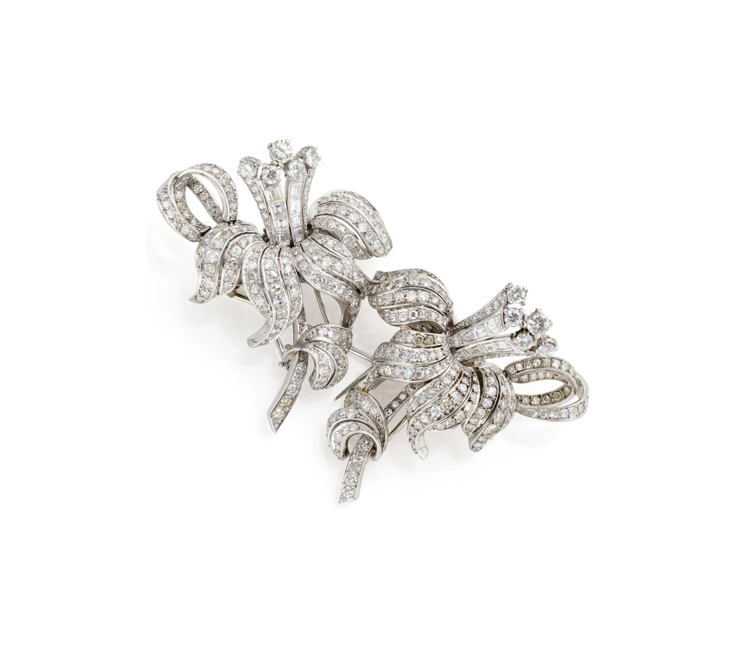 Broche florale en platine avec diamants, transformable en deux broches