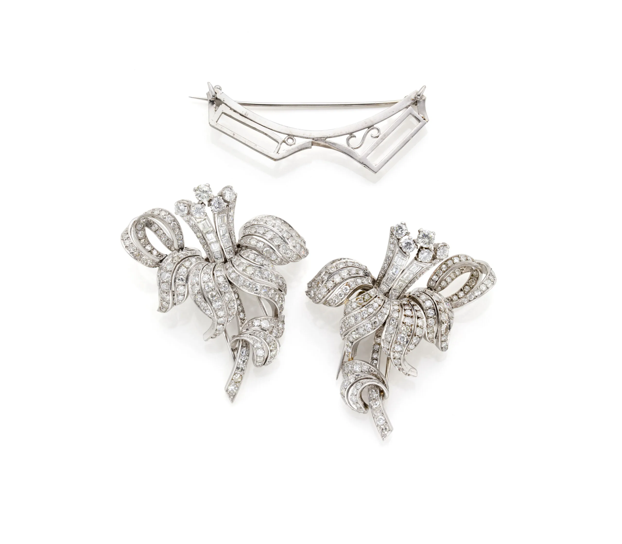 Broche florale en platine avec diamants, transformable en deux broches