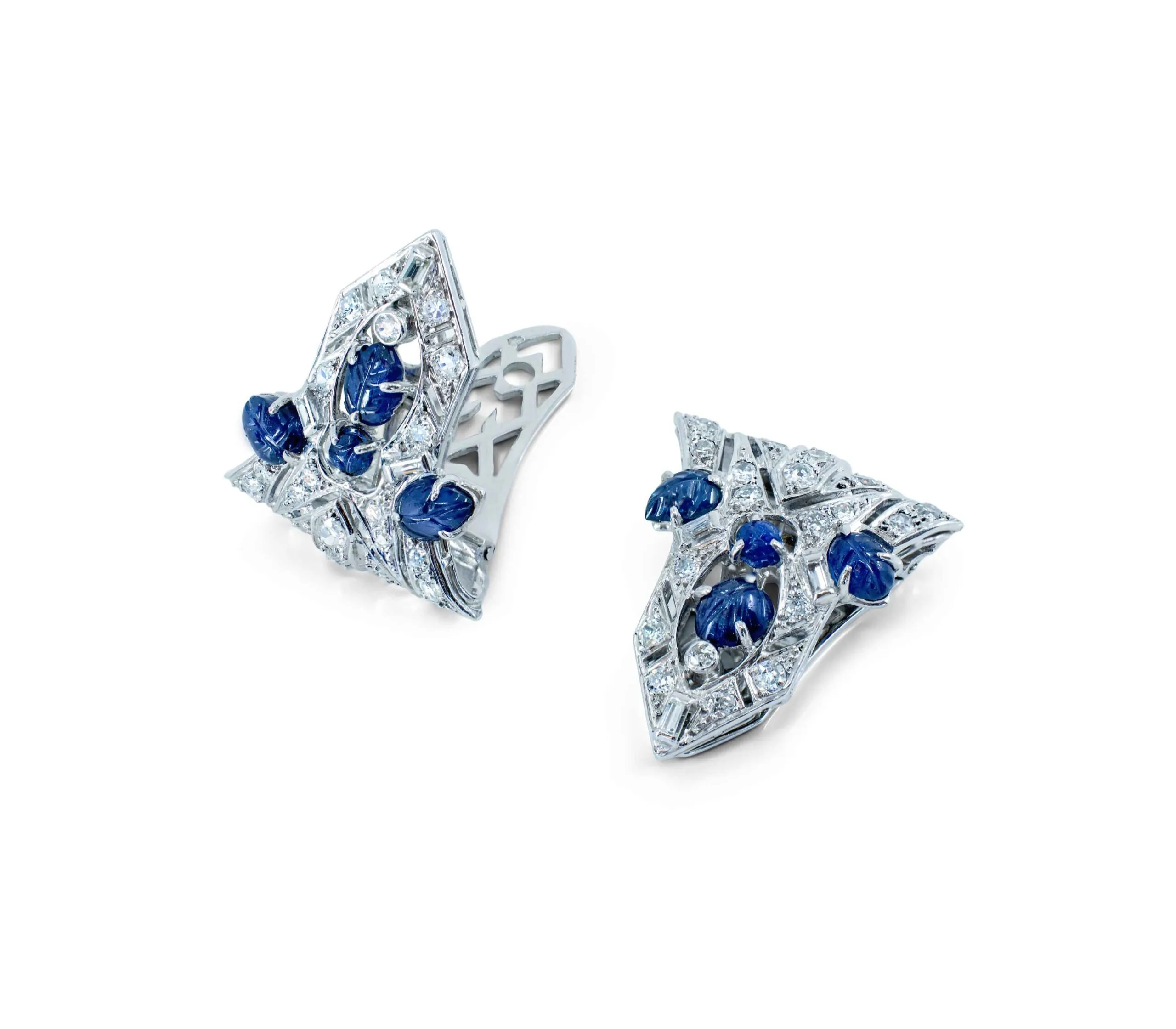 Boucles d’oreilles et broches Art déco françaises en diamants et saphirs