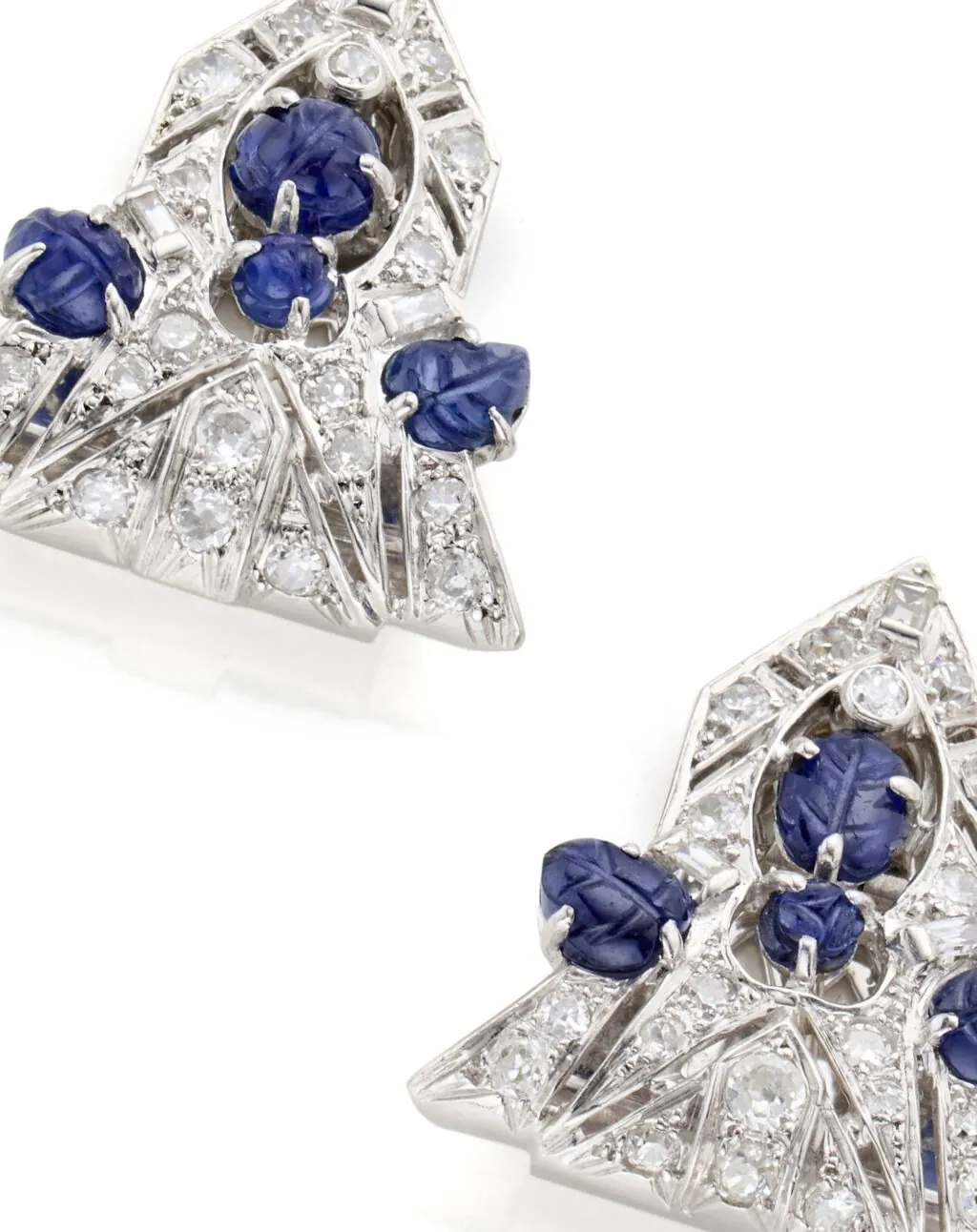 Boucles d’oreilles et broches Art déco françaises en diamants et saphirs