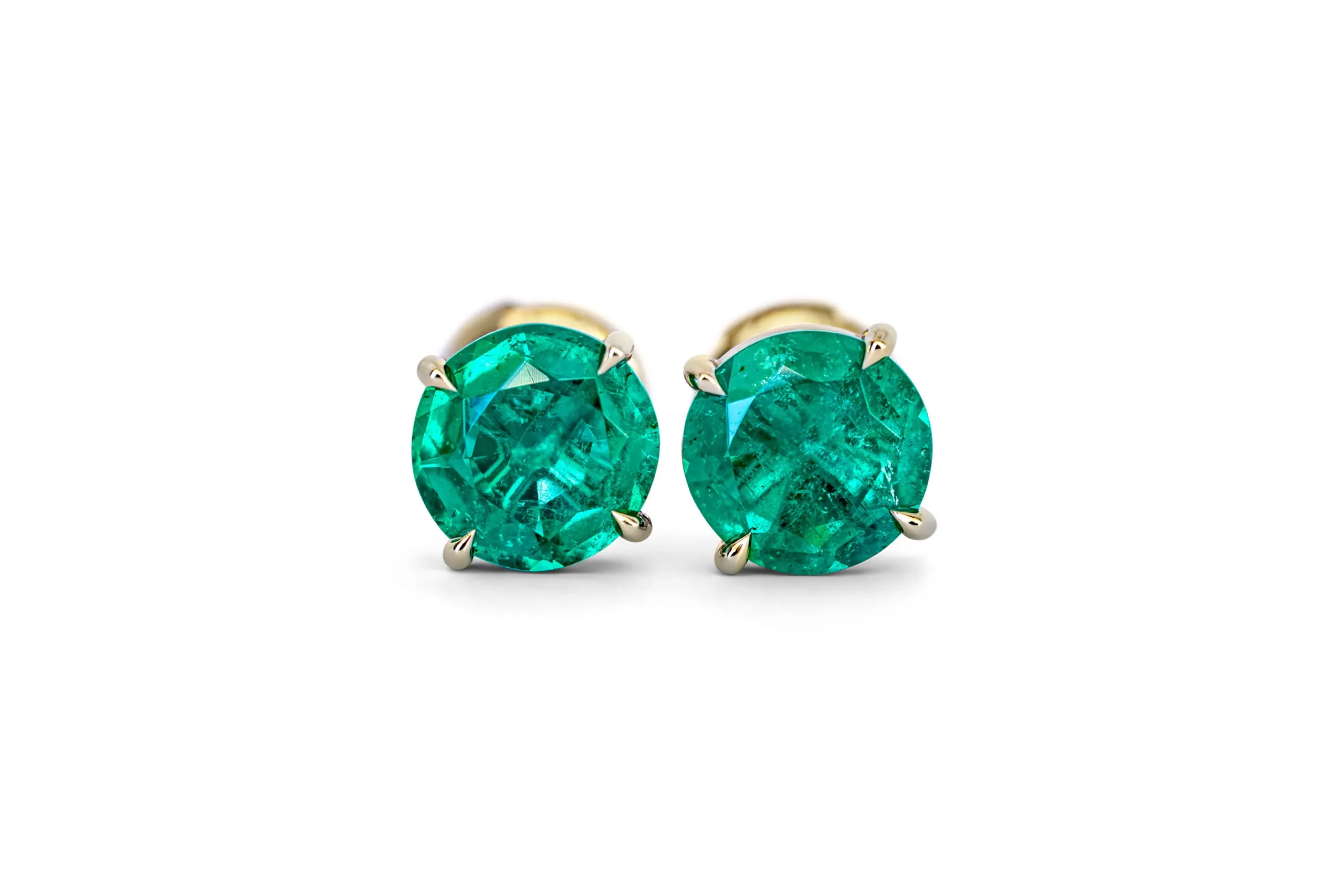 Pourquoi les puces d’oreilles en diamant sont un indispensable