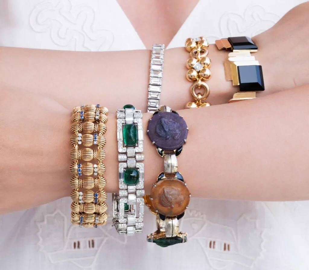 Bracelet en platine avec émeraudes